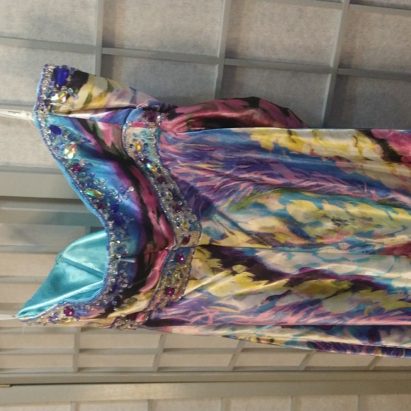 Prom dress - Picture 5 of 9